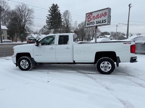 Used 2019 Chevrolet Silverado 2500 LT w/ LT Convenience Package image 2