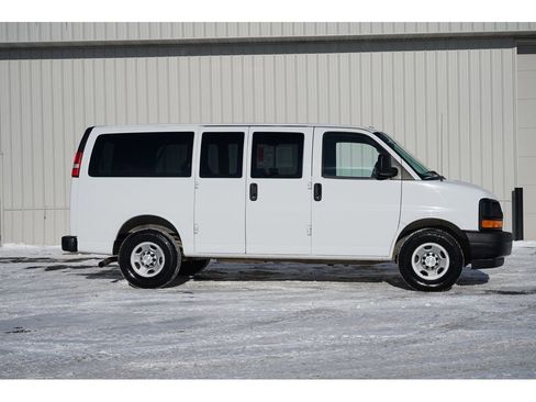 Used 2017 Chevrolet Express 2500 LS image 2