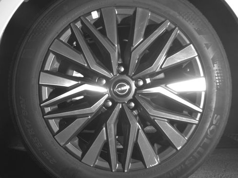 Used 2025 Nissan Altima 2.5 SV FWD image 15