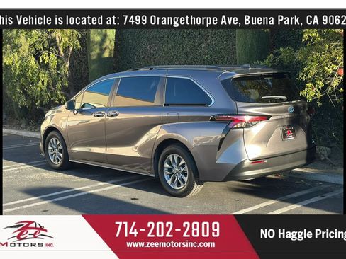 Used 2021 Toyota Sienna LE w/ LE Plus Package FWD image 9
