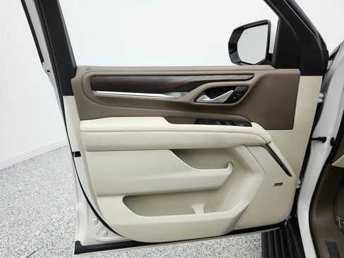 Used 2022 GMC Yukon XL Denali RWD image 14