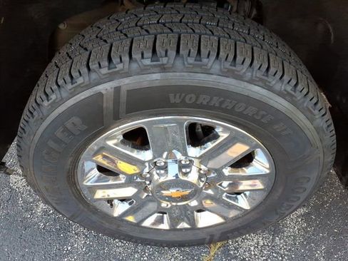 Used 2024 Chevrolet Silverado 2500 High Country w/ Technology Package image 15