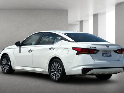 Used 2025 Nissan Altima 2.5 SV FWD image 6