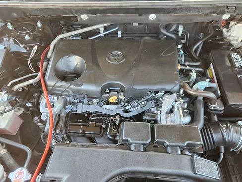 Used 2021 Toyota RAV4 LE image 31