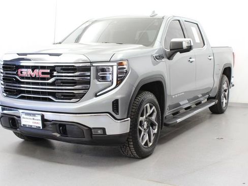 Used 2023 GMC Sierra 1500 SLT w/ SLT Premium Package AWD/4WD image 5