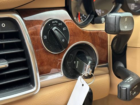 Used 2012 Porsche Panamera 4 image 17