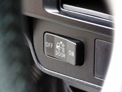 Used 2016 Toyota Tacoma SR5 w/ SR5 Appearance Package (SN) AWD/4WD image 27