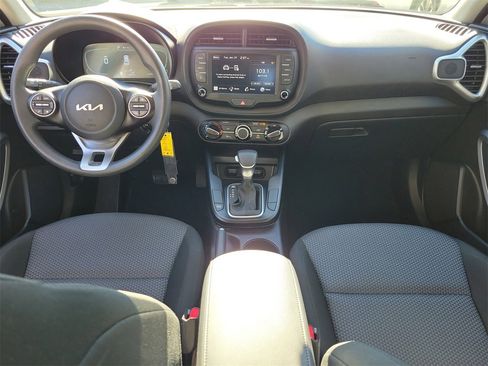 Used 2025 Kia Soul LX w/ LX Technology Package image 11