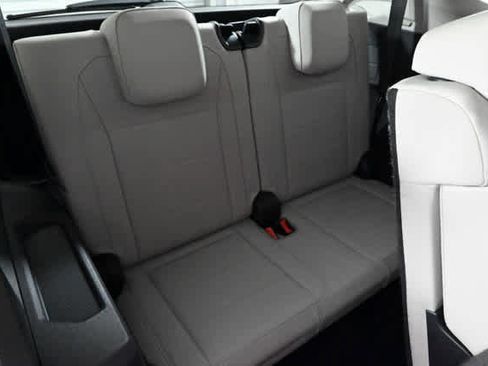 Used 2019 Volkswagen Tiguan SEL image 13