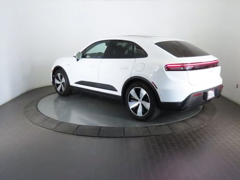 Certified 2024 Porsche Macan 4 Electric AWD/4WD image 3