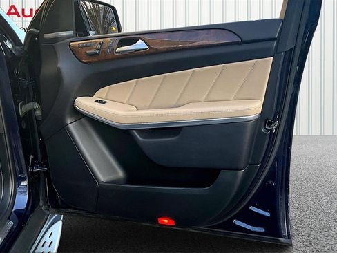 Used 2016 Mercedes-Benz GL 550 4MATIC image 29