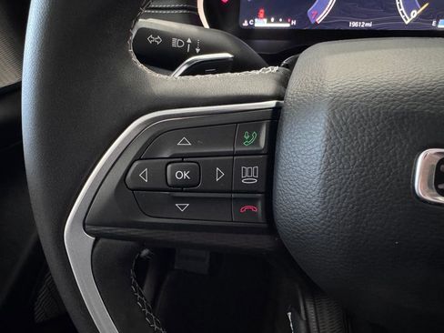 Used 2025 Jeep Grand Cherokee L Laredo image 13