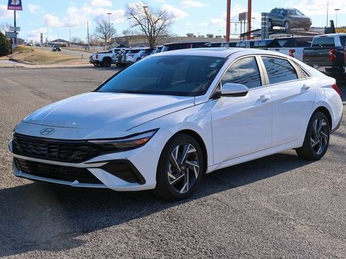 Used 2025 Hyundai Elantra SEL image 6