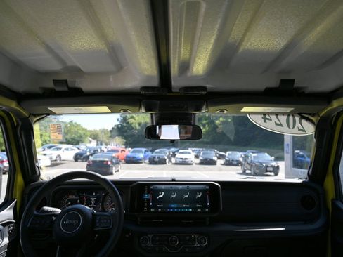 Used 2024 Jeep Wrangler Unlimited Rubicon AWD/4WD image 16