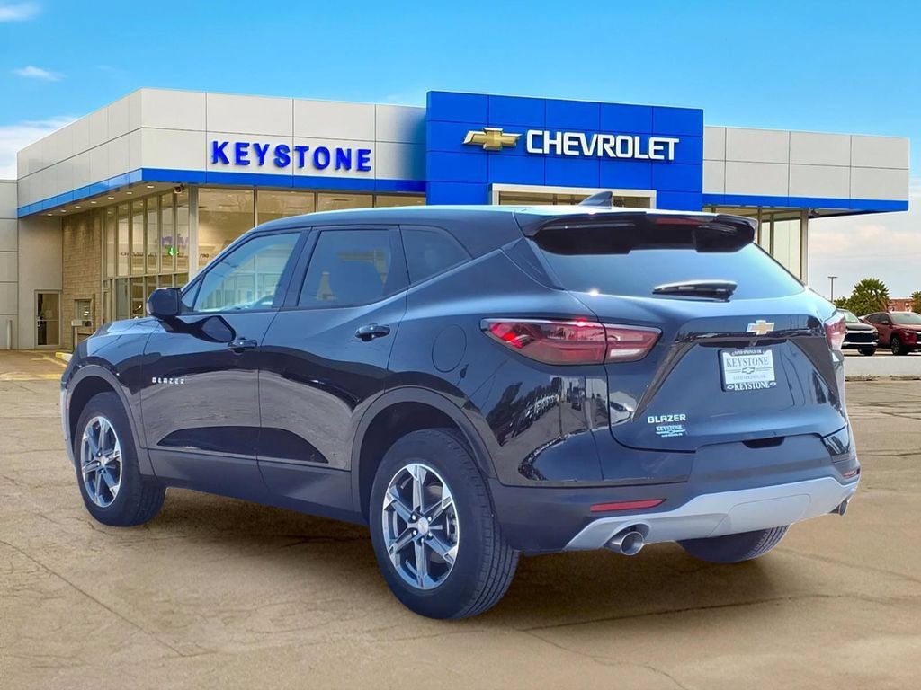 Used 2026 Chevrolet Blazer LT FWD image 5