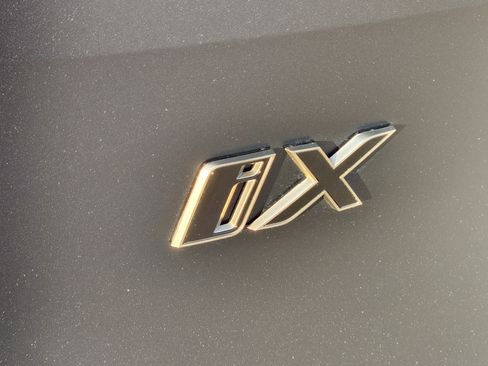 Used 2023 BMW iX M60 image 11