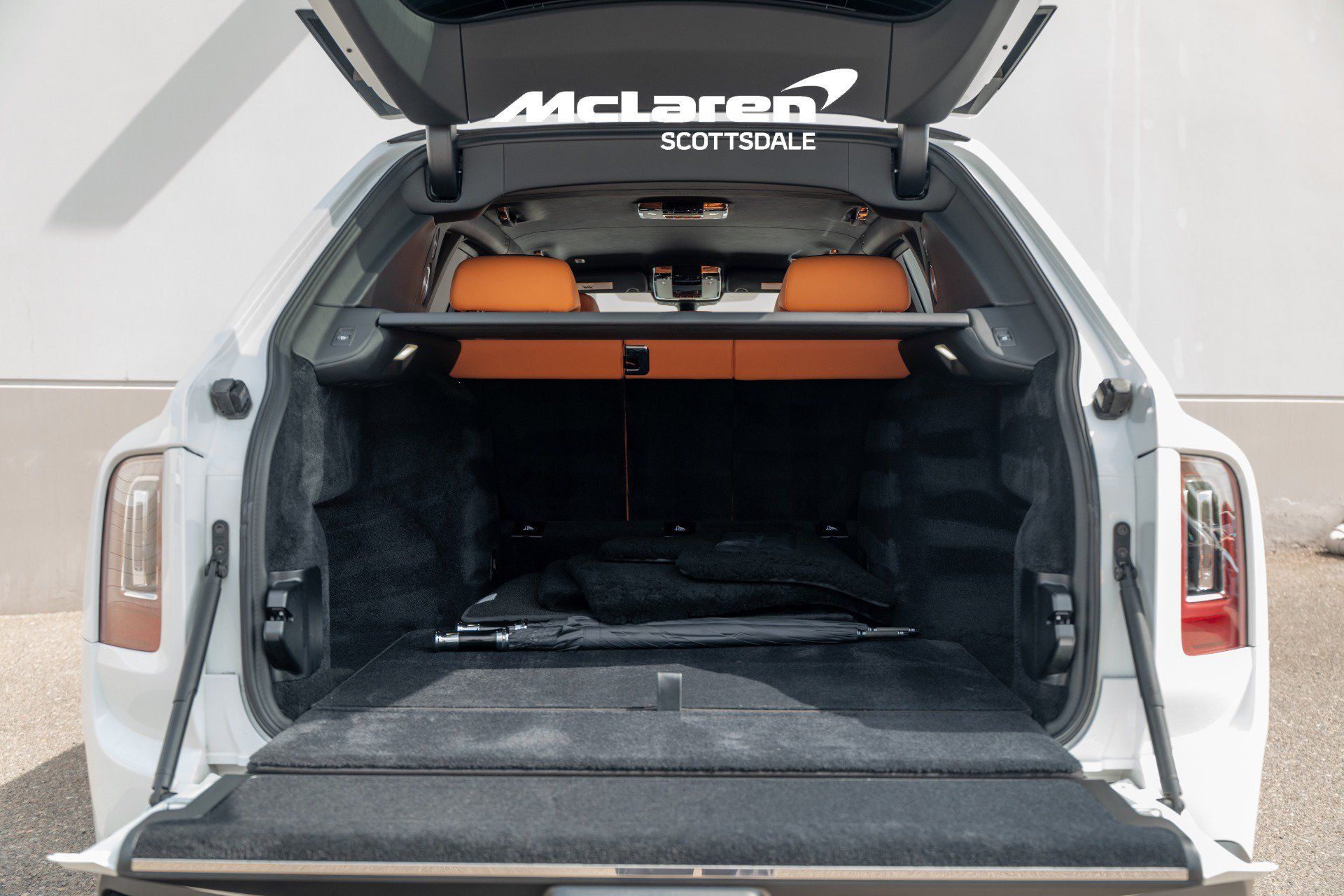 Used 2022 Rolls-Royce Cullinan Black Badge AWD/4WD image 30
