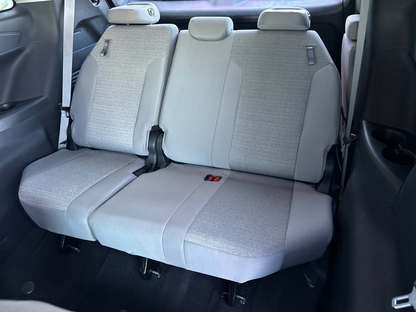 Used 2025 Toyota Sienna LE FWD image 14