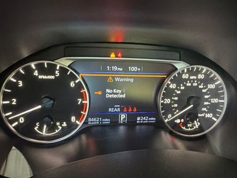 Used 2024 Nissan Altima 2.5 SV FWD image 11