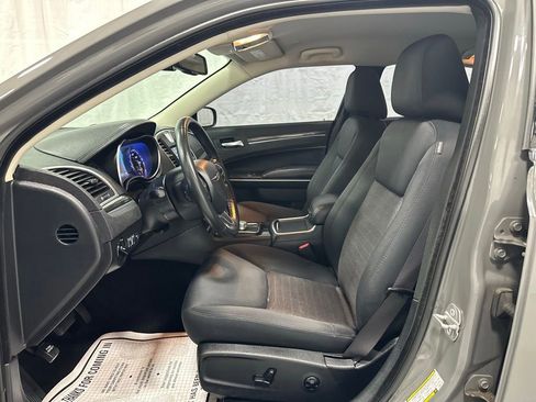 Used 2019 Chrysler 300 Touring RWD image 14