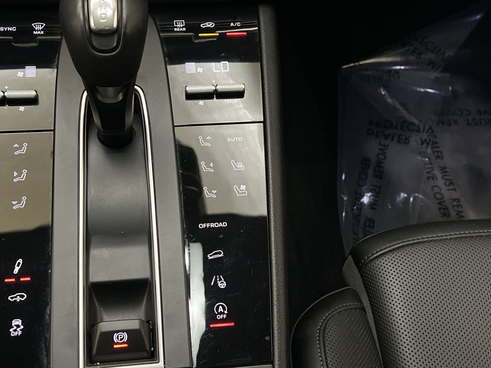 Used 2024 Porsche Macan AWD/4WD image 32