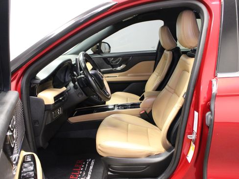 Used 2022 Lincoln Corsair Reserve w/ Elements Package FWD image 17