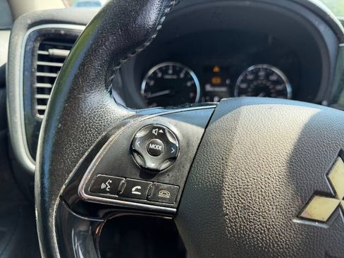 Used 2017 Mitsubishi Outlander SE FWD image 15