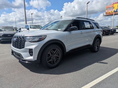 New 2026 Ford Explorer ST-Line w/ ST-Line Street Pack image 8