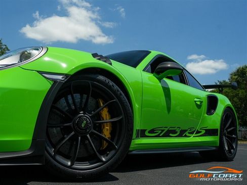 Used 2019 Porsche 911 GT3 RS w/ Weissach Package RWD image 11