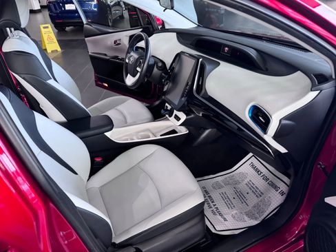 Used 2017 Toyota Prius Prime Premium image 12