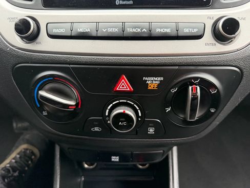 Used 2020 Hyundai Accent SE image 19