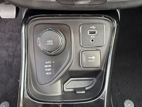 Used 2018 Jeep Compass Limited w/ Navigation Group AWD/4WD image 39