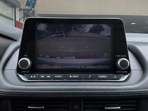 Used 2025 Nissan Rogue SV FWD image 30