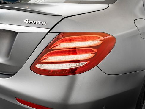 Used 2018 Mercedes-Benz E 400 4MATIC Sedan w/ Premium 1 Package image 17