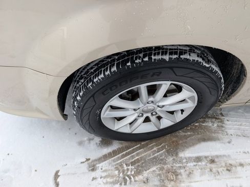 Used 2014 Dodge Grand Caravan SXT image 8