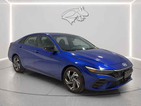 Used 2025 Hyundai Elantra Sport FWD image 7