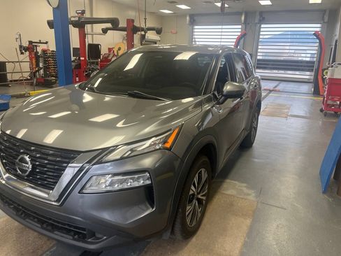 Used 2021 Nissan Rogue SV AWD/4WD image 2