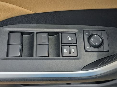 Used 2021 Toyota RAV4 XLE FWD image 25