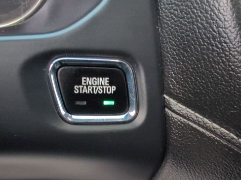 Used 2023 GMC Acadia SLT image 29