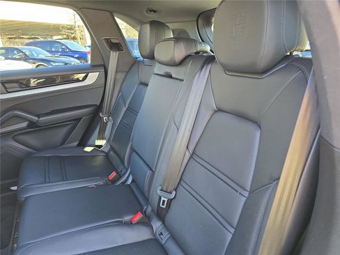 Used 2024 Porsche Cayenne image 15