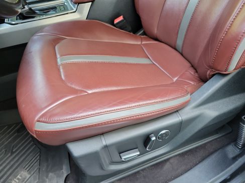 Used 2019 Ford F150 Platinum w/ Equipment Group 701A Luxury AWD/4WD image 10