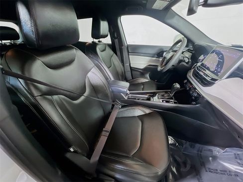 Used 2025 Jeep Compass Limited image 25