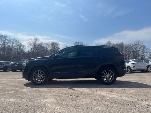 Used 2024 GMC Terrain SLT image 18