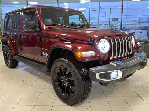 Used 2022 Jeep Wrangler Unlimited Sahara image 3