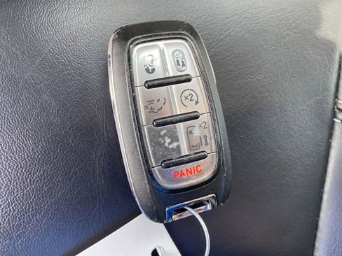 Used 2024 Chrysler Pacifica Limited FWD image 24