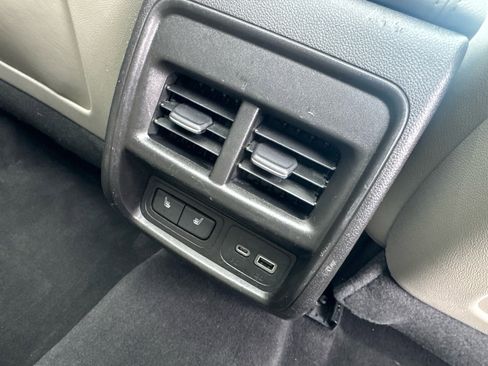 Used 2019 Cadillac XT4 Luxury w/ Cold Weather Package image 16