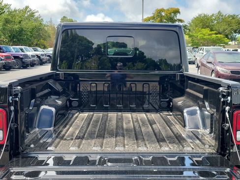 New 2026 Jeep Gladiator Sport AWD/4WD image 10