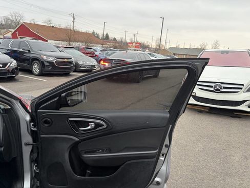 Used 2016 Chrysler 200 Limited w/ Convenience Group image 13