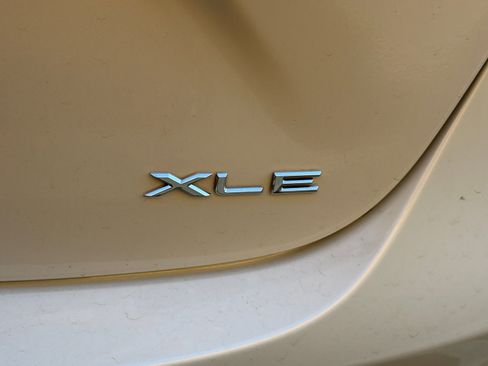 Used 2014 Toyota Avalon XLE Premium FWD image 9