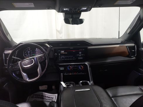 Used 2024 GMC Sierra 2500 Denali w/ Denali Reserve Package AWD/4WD image 9